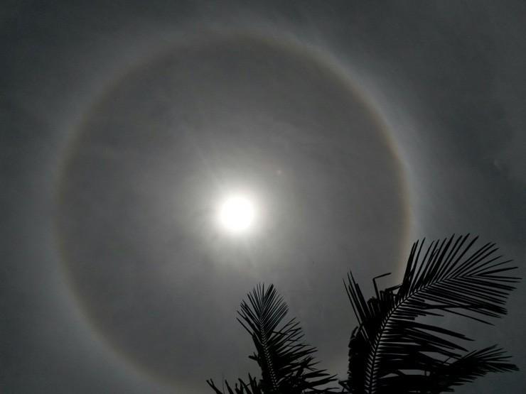 Halo Solar foi registrado nesta segunda-feira
