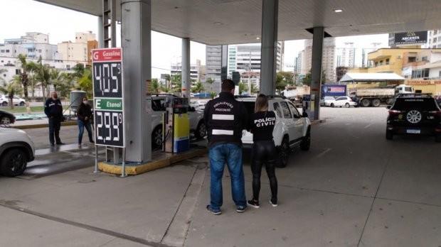 Procon fecha posto que vendia combustível adulterado em Tubarão 