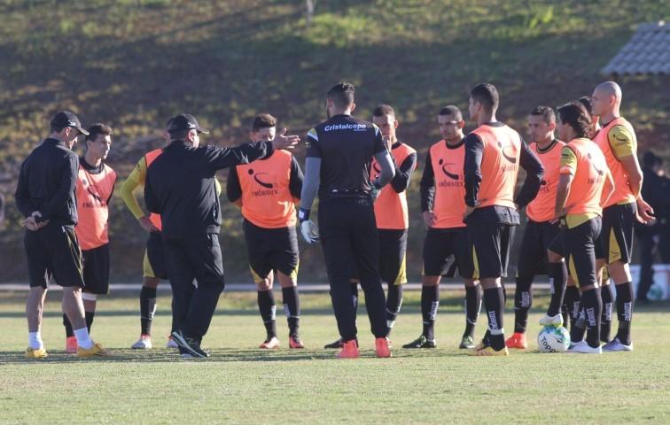 Cavalo começa a montar time para enfrentar o Vasco