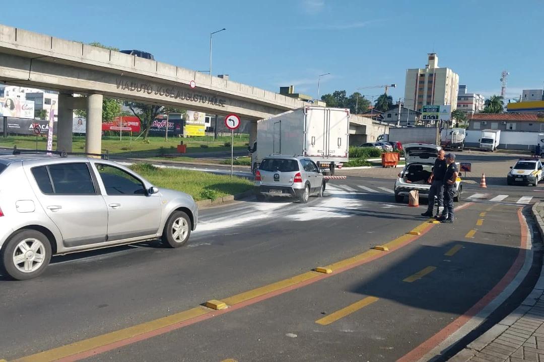 DTT alerta para derramamento de óleo na avenida Santos Dumont
