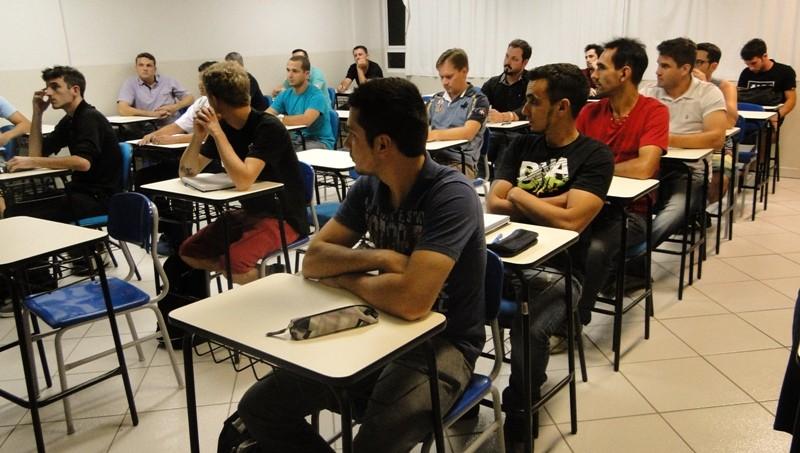 Curso técnico em cerâmica no SENAI inicia com aula inaugural