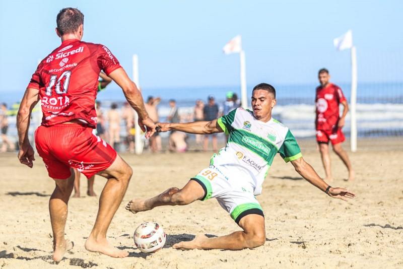 Equipes Massiroli e Ajax vencem no primeiro dia de Praião