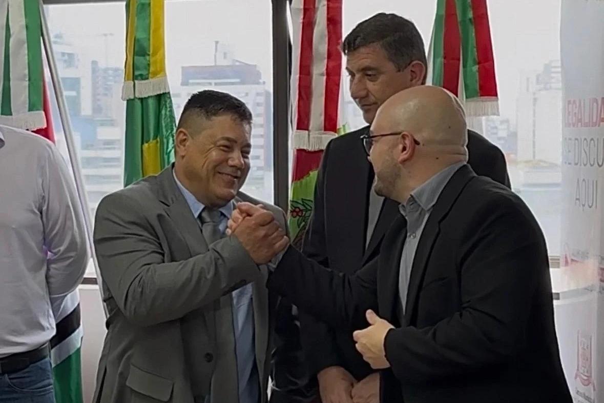 Toninho da Figueira assume cadeira na Câmara de Criciúma