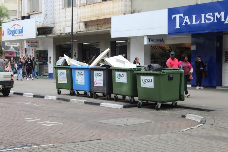 Praça Nereu Ramos recebe mutirão de limpeza em Criciúma