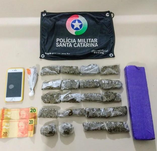 Adolescente é apreendido com quase um quilo de maconha em Tubarão