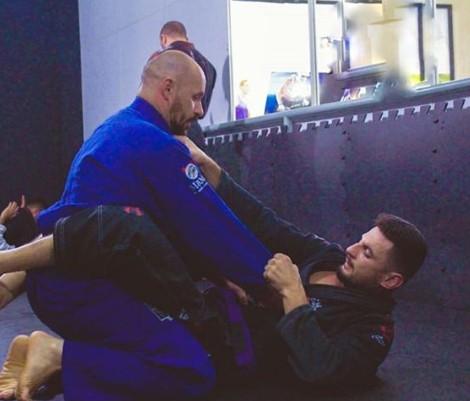 Atleta arrecada fundos para disputar campeonato de jiu-jitsu em Portugal