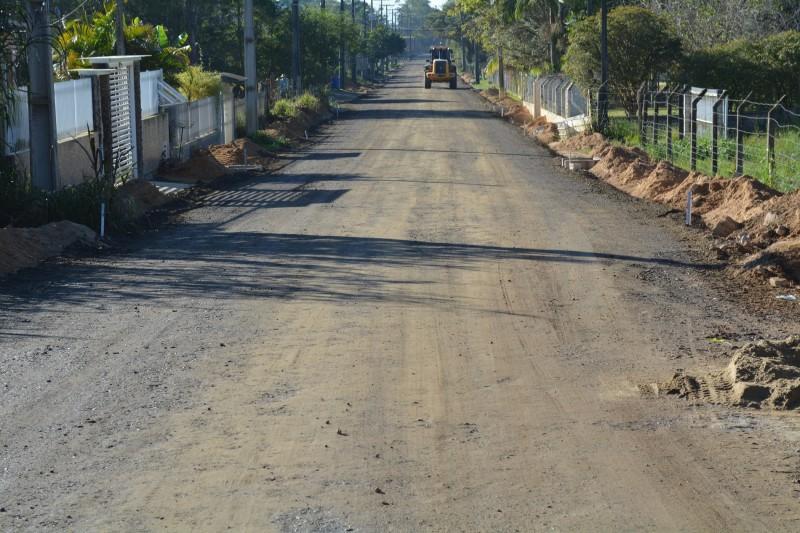 Seguem as obras de pavimentação da Rua Madre Tereza de Jesus