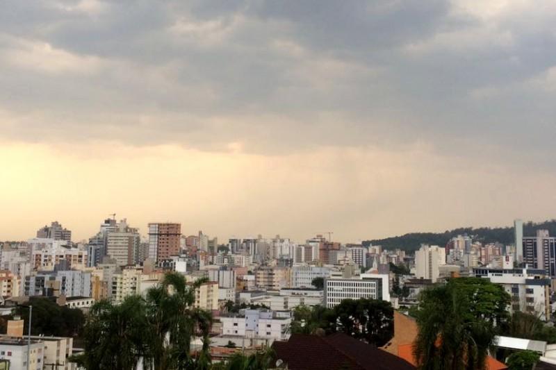 Temperaturas confundem moradores; região amanhece com 31 graus
