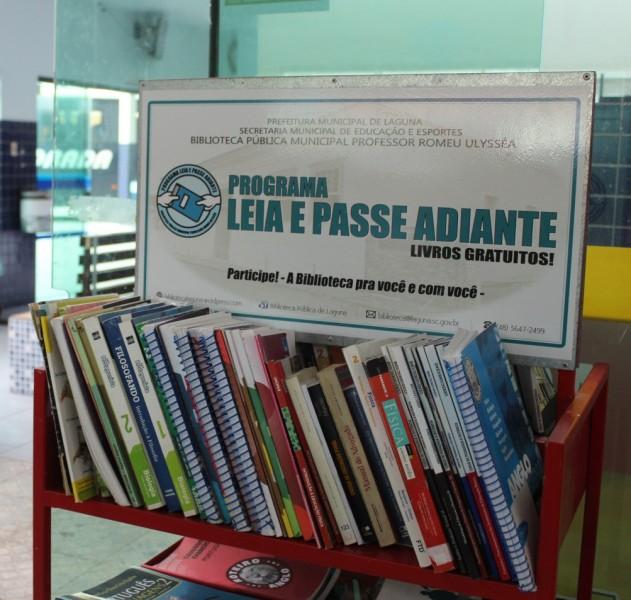 Biblioteca de Laguna disponibiliza livros em pontos da cidade 