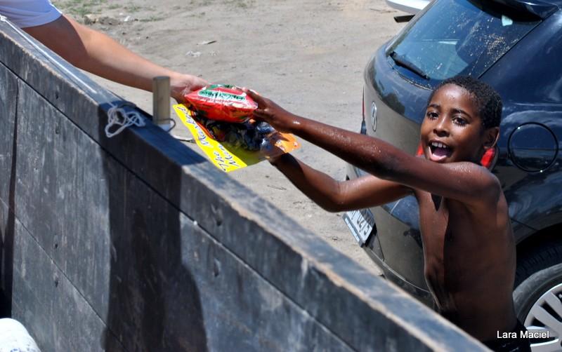 Grupo de voluntários recolhe brinquedos para o Natal 