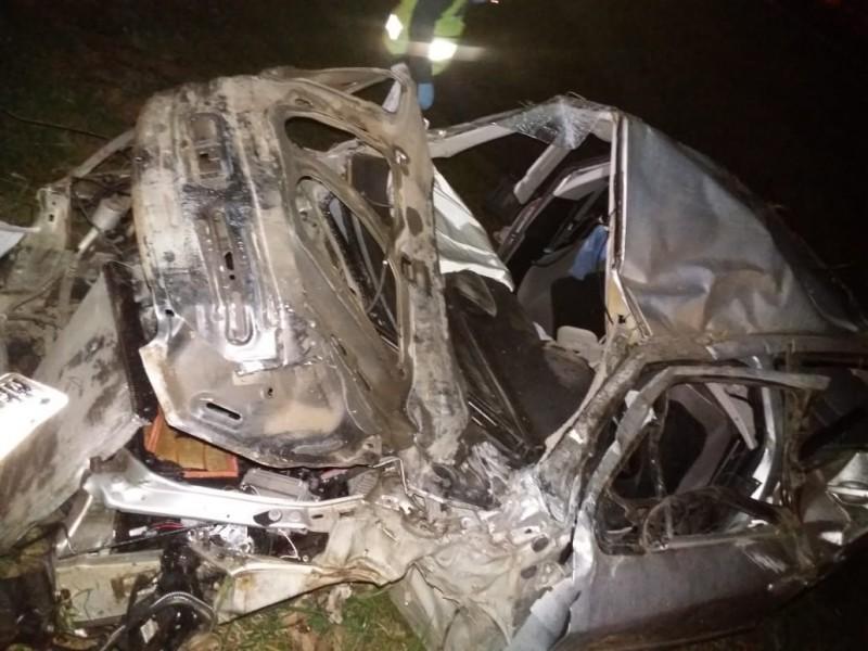 Colisão entre carro e caminhão deixa uma pessoa morta em Içara 