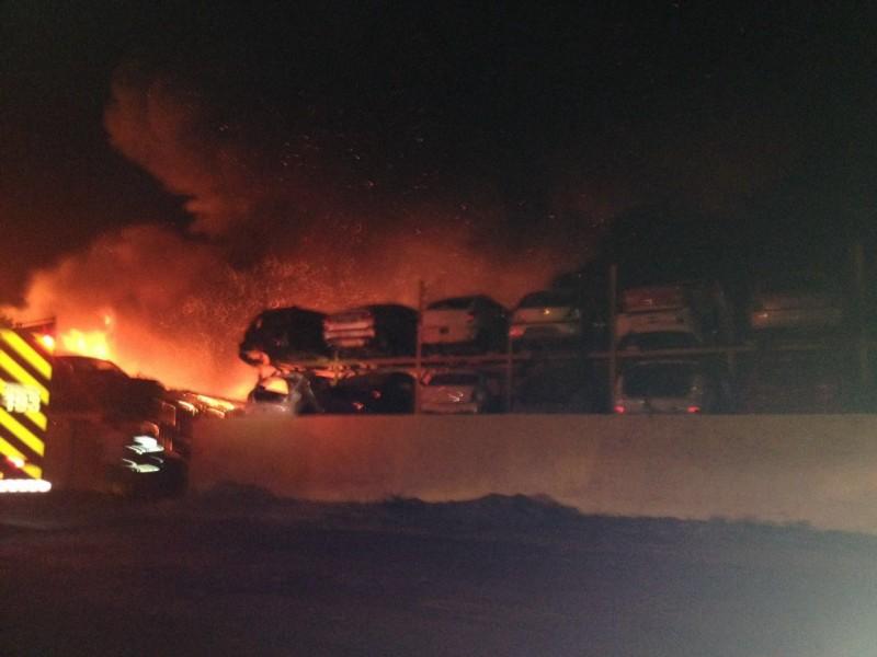 VÍDEO: Incêndio destrói 70% de ferro velho em Içara