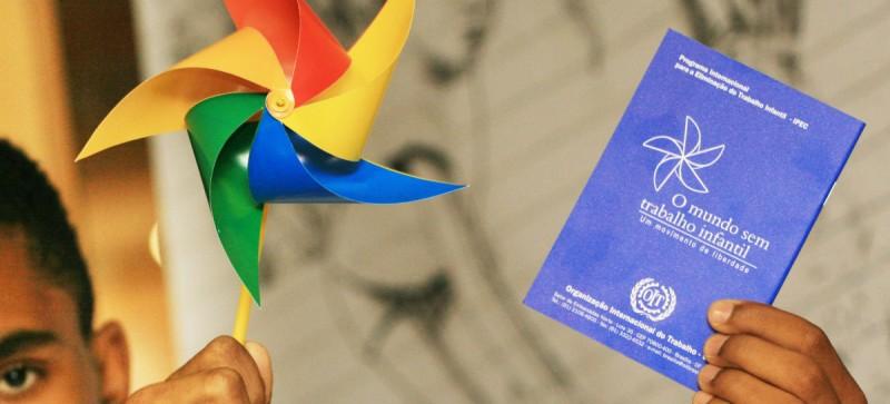 Creas promove teatro para conscientizar sobre trabalho infantil 