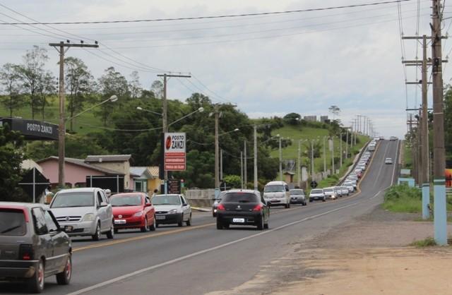 Trânsito intenso em direção ao Balneário Rincão