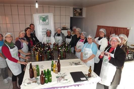 Curso de Sucos e Licores capacita mulheres do Balneário Arroio do Silva