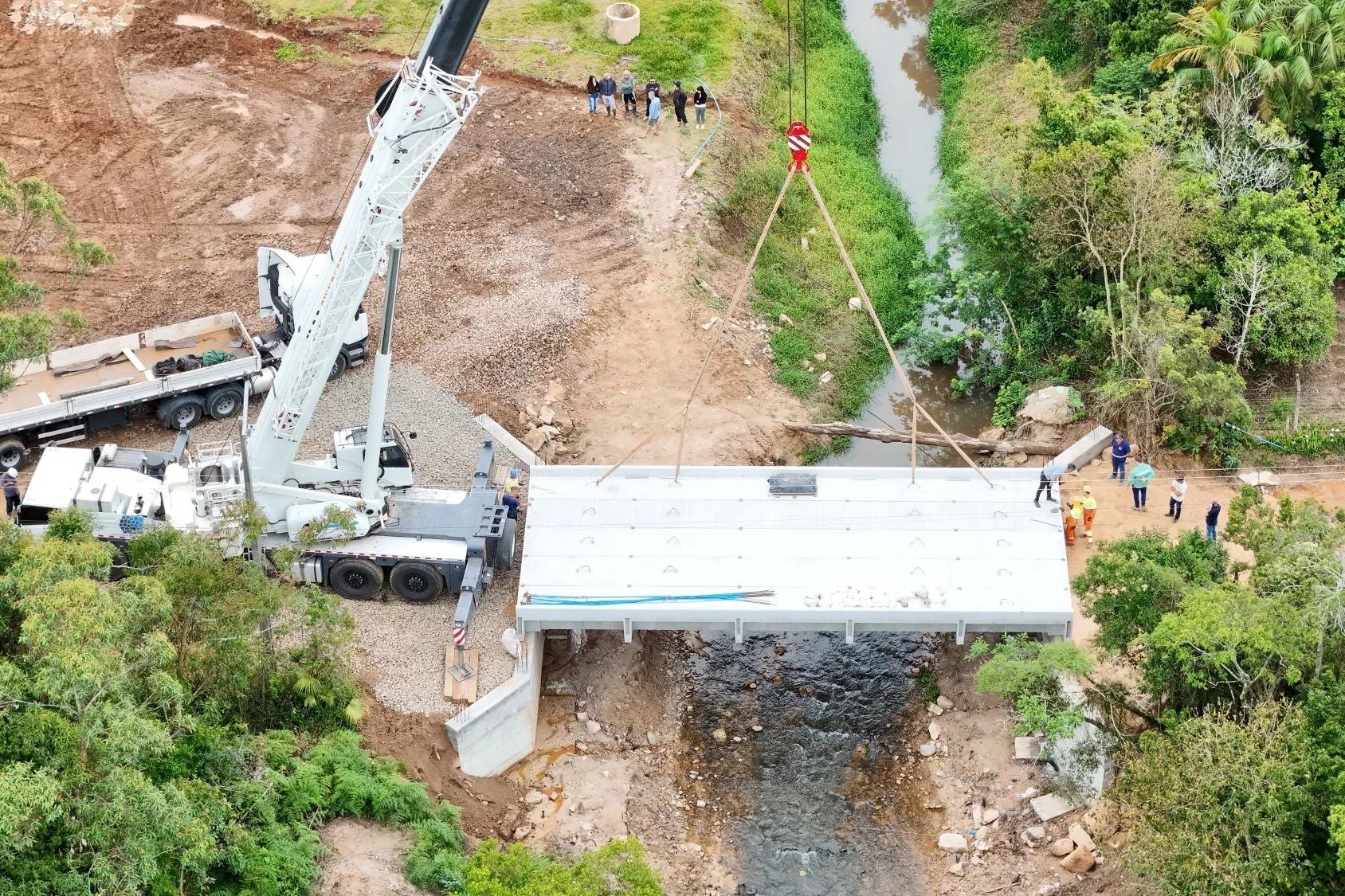 Ponte que liga Morro da Fumaça e Içara recebe nova estrutura