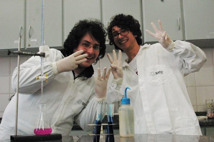 Estudantes da Satc na fase nacional da Olimpíada de Química