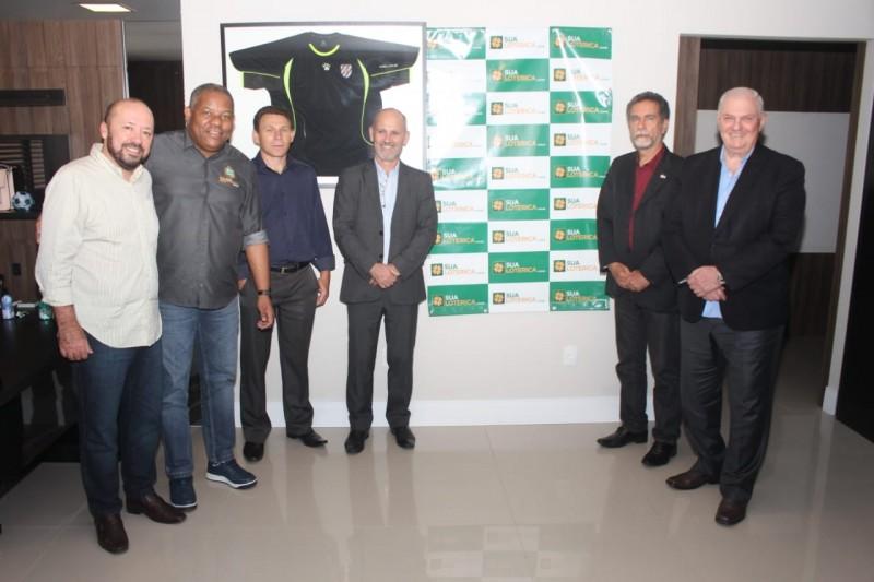Cechet se reúne com o dono da Havan para possível investimento no Tigre