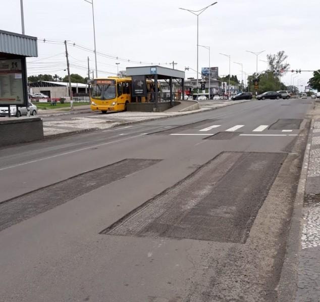 Com cortes no asfalto, atenção deve ser redobrada na avenida Centenário