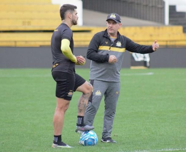 Técnico Cláudio Tencati encaminha Criciúma para enfrentar o Barra pela semifinal do Catarinense