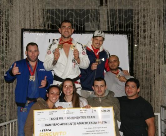 Criciumenses fazem bonito no Gaúcho de jiu- jitsu