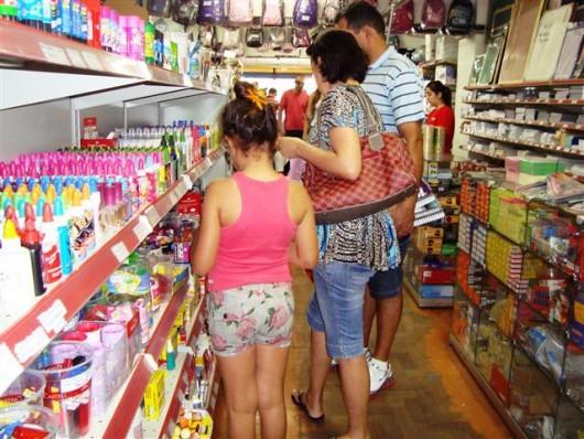 Pais se antecipam na compra do material escolar 