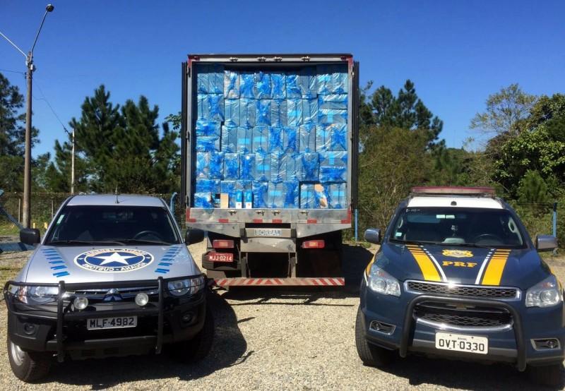 PRF apreende R$ 1,2 milhão em cigarros contrabandeados