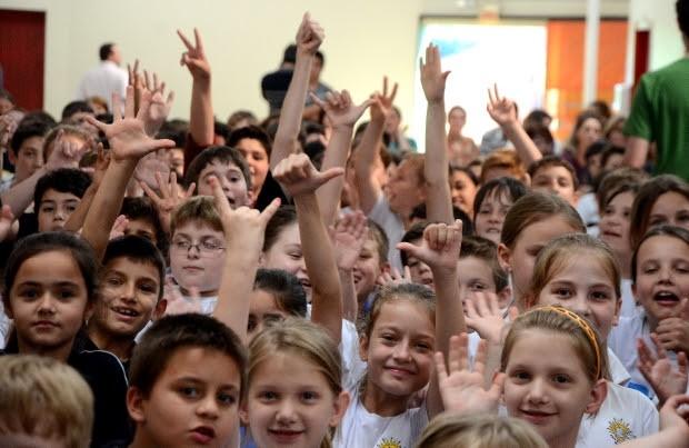 Segunda-feira de volta às aulas na rede estadual