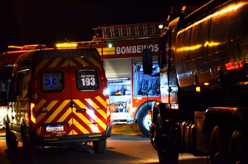 Residências pegam fogo no bairro Rio Maina em Criciúma