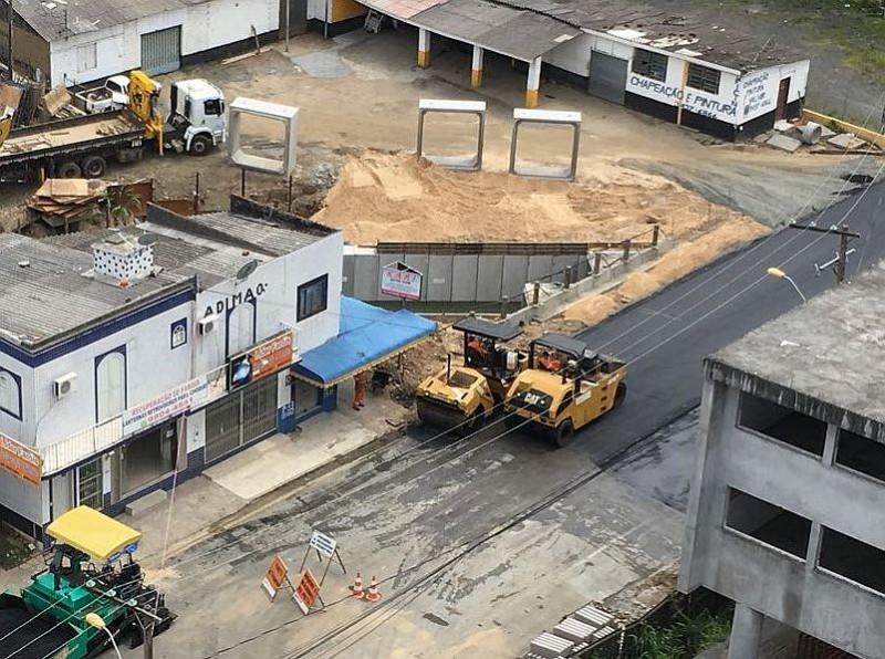 VÍDEO: Com asfalto pronto, Rua Araranguá reabre na segunda
