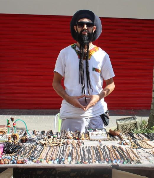 Uma vida construída pelas próprias mãos: a história de um artesão 
