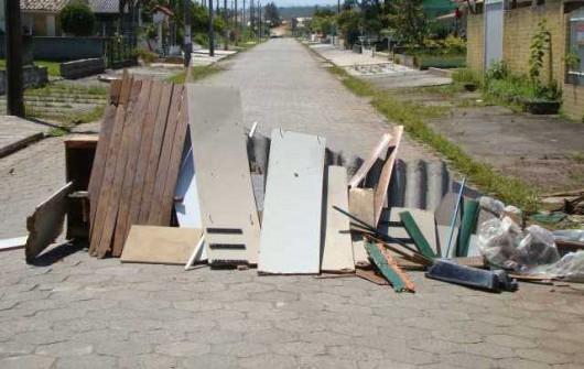 Barricadas afastam ônibus no Rincão