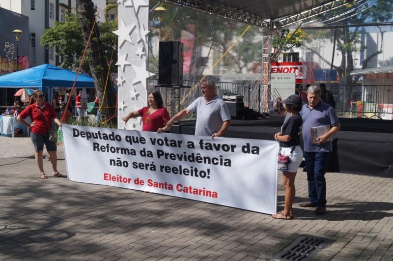População na foto contra a Reforma Previdenciária