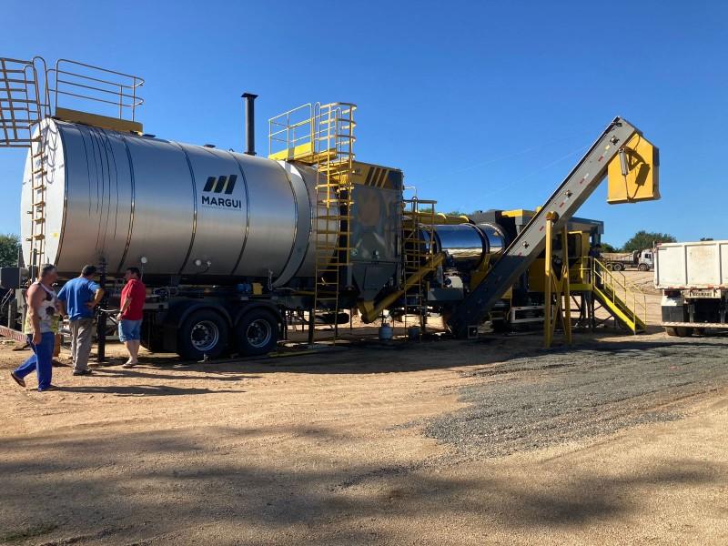 Usina de Asfalto de Içara produz a primeira massa asfáltica