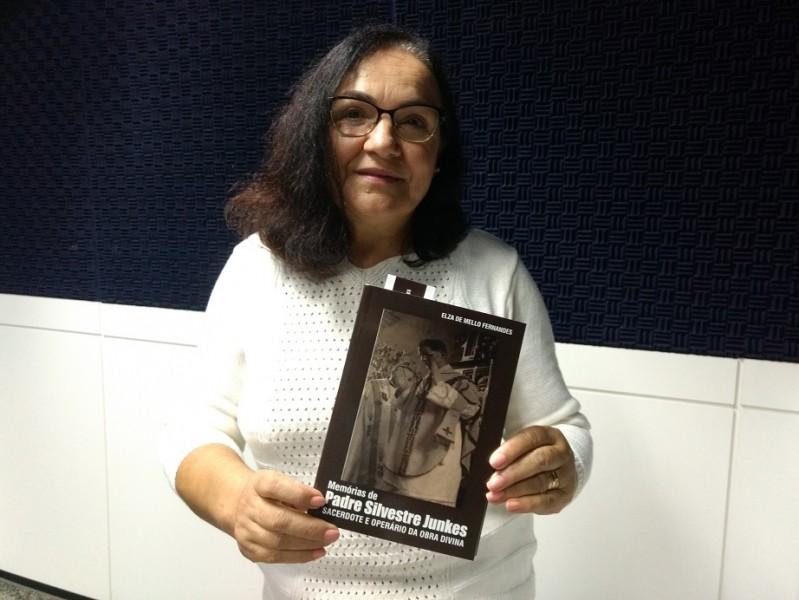 Um livro com as memórias de Padre Silvestre
