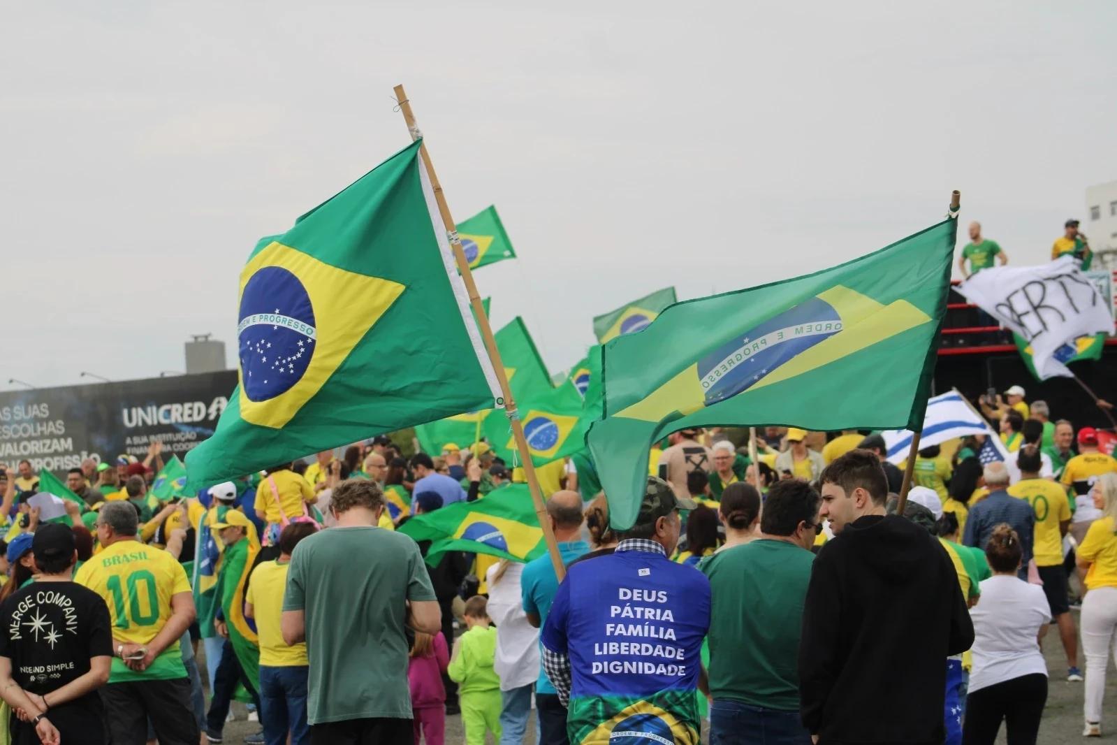 Movimento ‘Reaja Brasil’ realiza ato em Criciúma