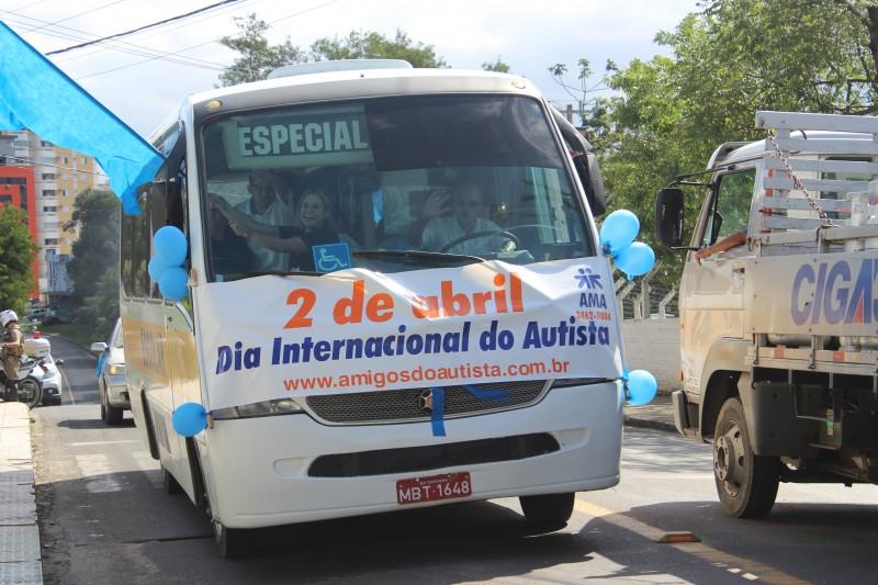 AMA realiza carreata de conscientização do autismo  