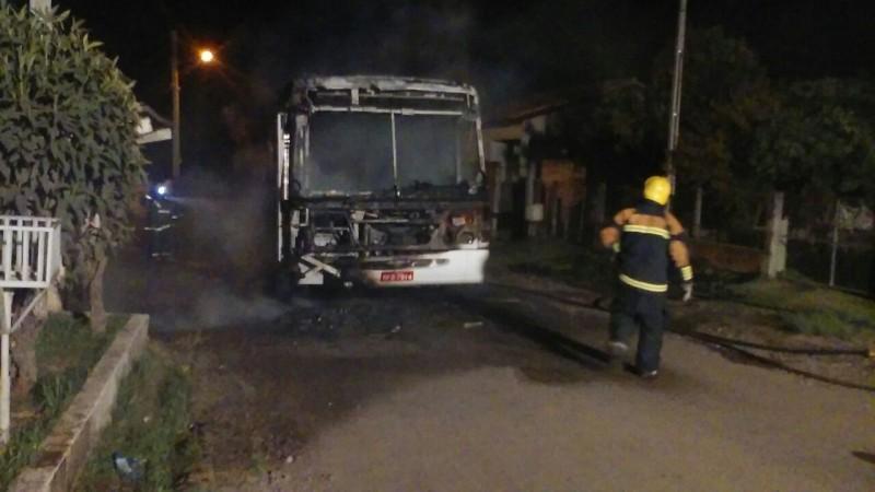 Jovem que se queimou em incêndio criminoso é preso