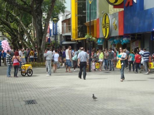 Movimento do Sábado Mais foi considerado baixo por comerciantes