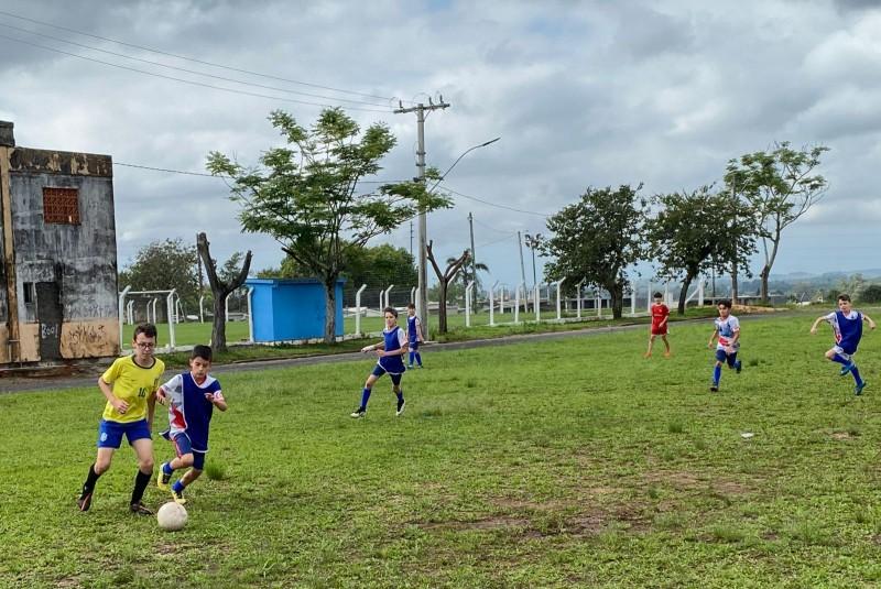 Escolinhas da FME de Içara formam craques no esporte e na vida