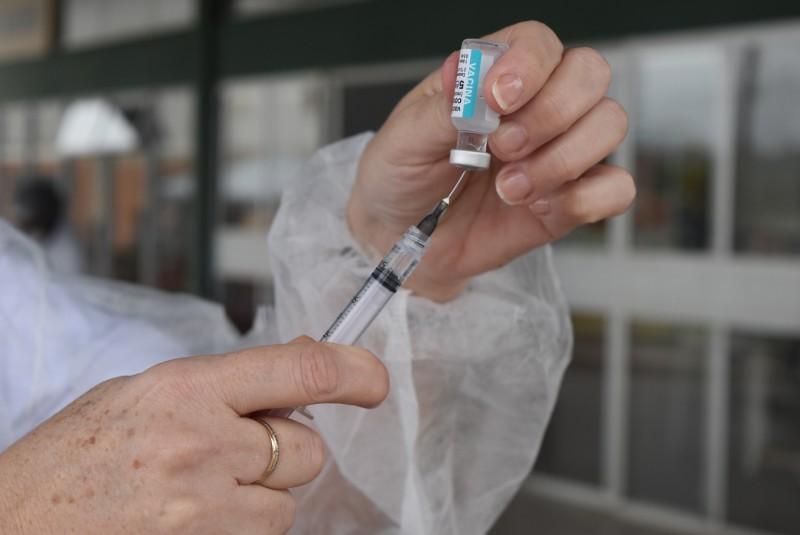 Covid-19: aprovada dose de reforço para profissionais de saúde, informa ministro