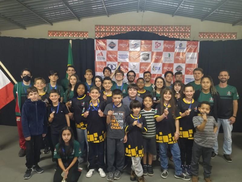 Atletas criciumenses conquistam segunda colocação no Circuito Catarinense de Xadrez Rápido