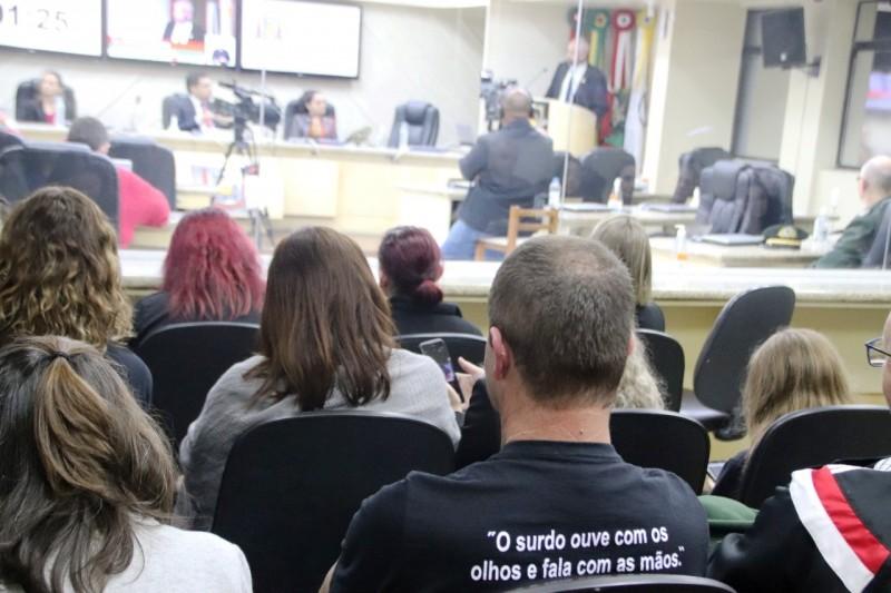 Frente Parlamentar em Defesa das Pessoas com Deficiência é instituída na Câmara de Criciúma
