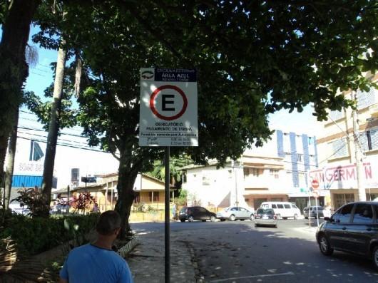 Sistema de estacionamento rotativo em recesso
