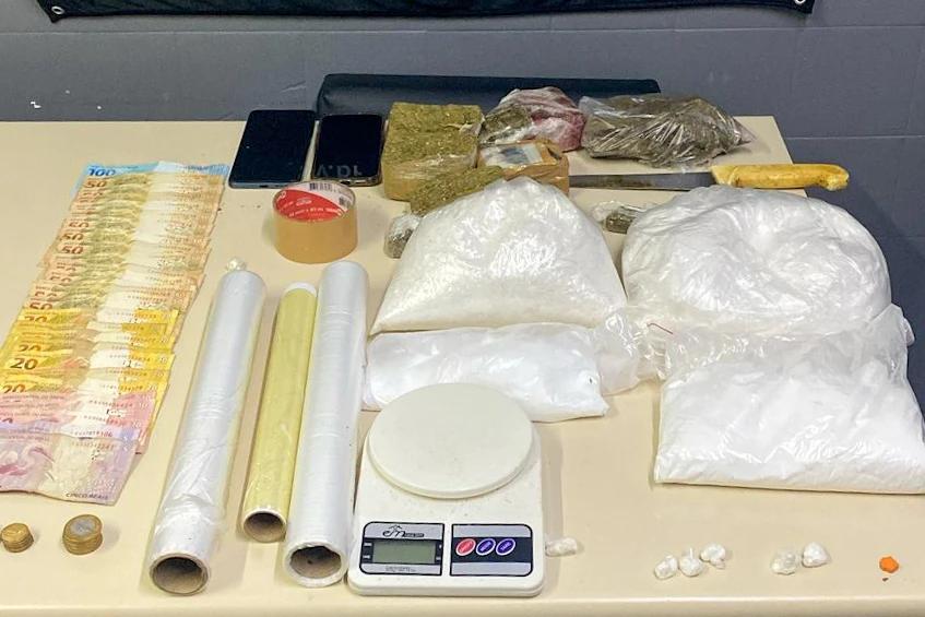 Homem é preso pela PM com substância usada para potencializar efeitos da cocaína em Criciúma