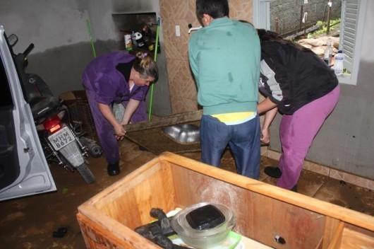 Alagamento: Dia de limpeza aos moradores de Lauro Müller