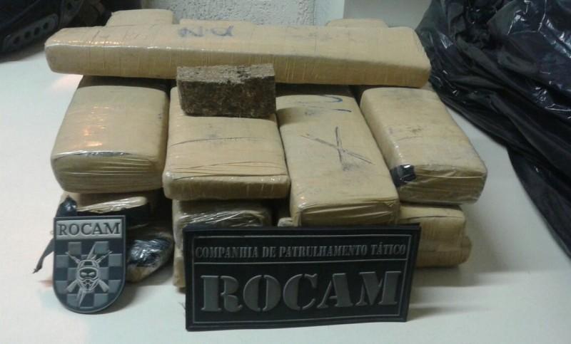 PM localiza 15 quilos de maconha com jovem de 20 anos