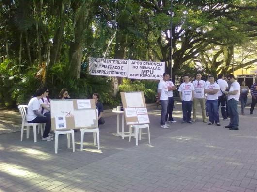 Servidores federais mobilizados na praça Nereu Ramos