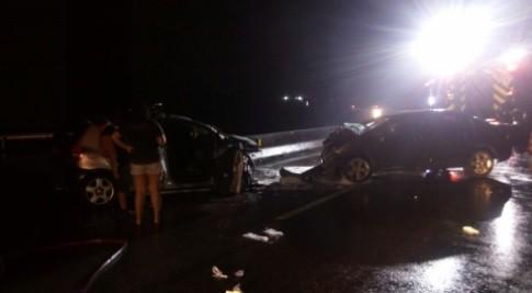 Acidente entre carros e carreta deixa seis pessoas feridas na BR-101