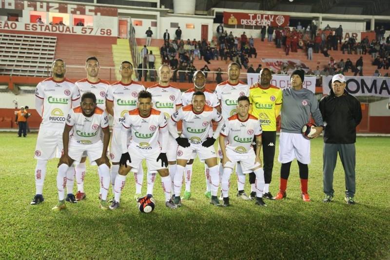 Futebol e futsal na manhã de domingo
